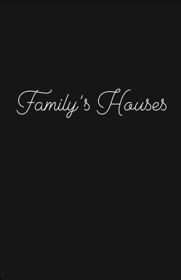Family'S Houses كالافريتا المظهر الخارجي الصورة